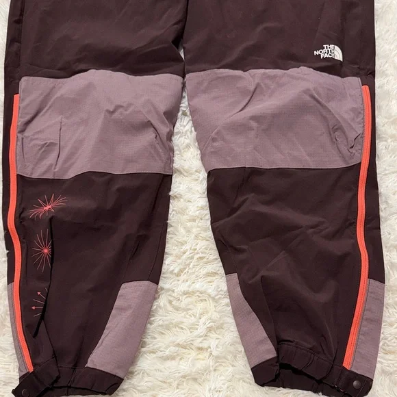 The North Face Men's Brown and Gray Cargo Pants - Picture 3 of 5